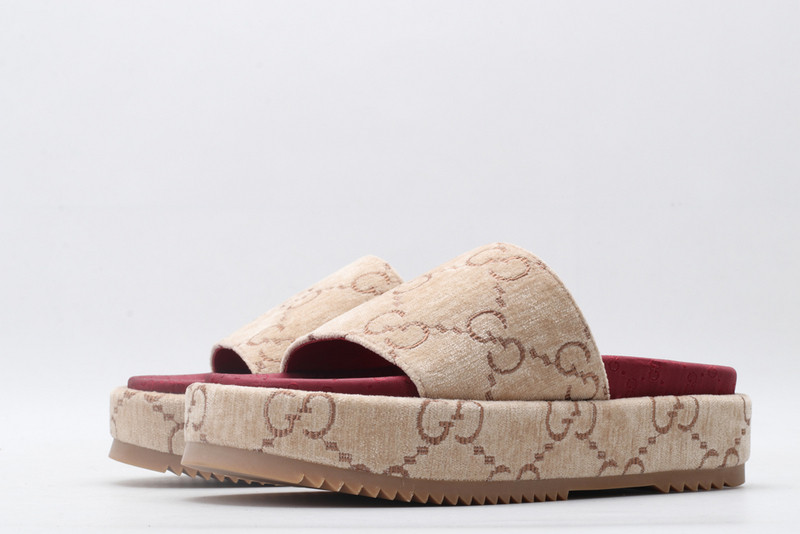 g*u*i sandals