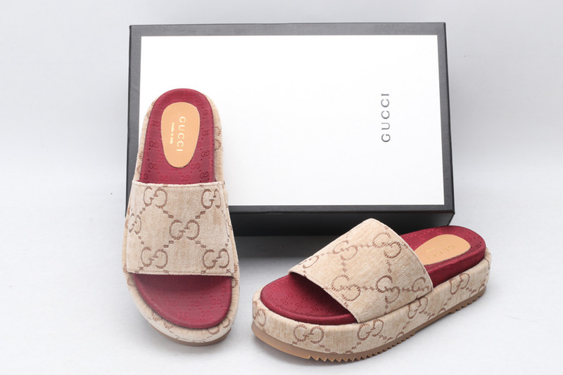 g*u*i sandals