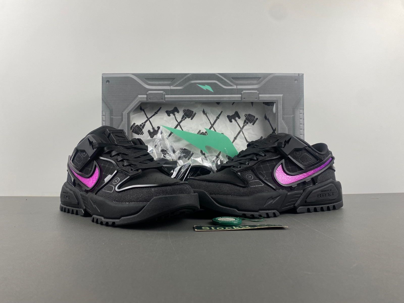 RTFKT x Dunk Genesis 
