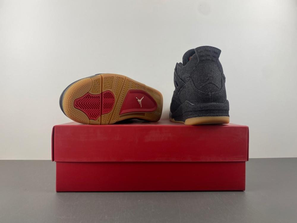 Levis x Air Jordan 4 “Taupe Haze”A02571-001