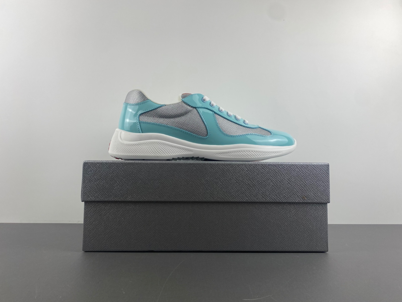 pr sneaker