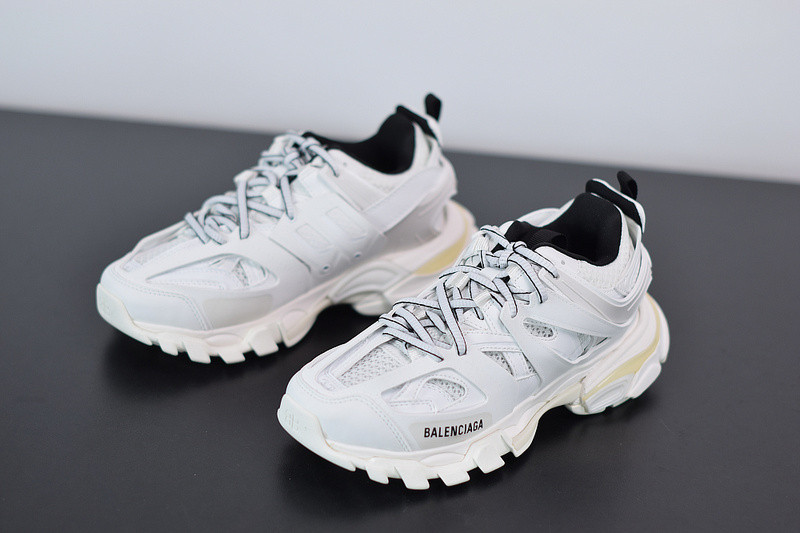 bc track sneaker
