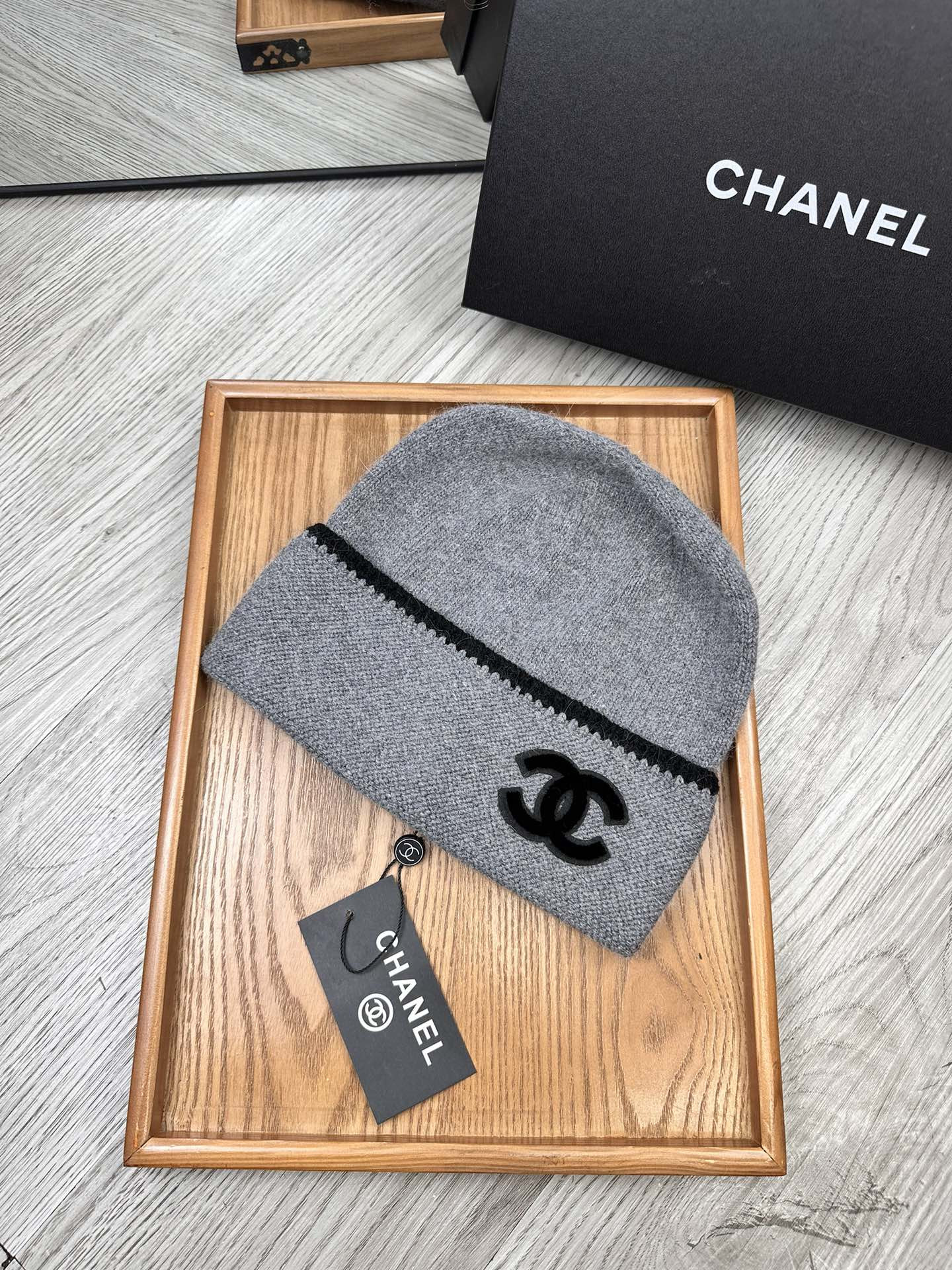 C hat