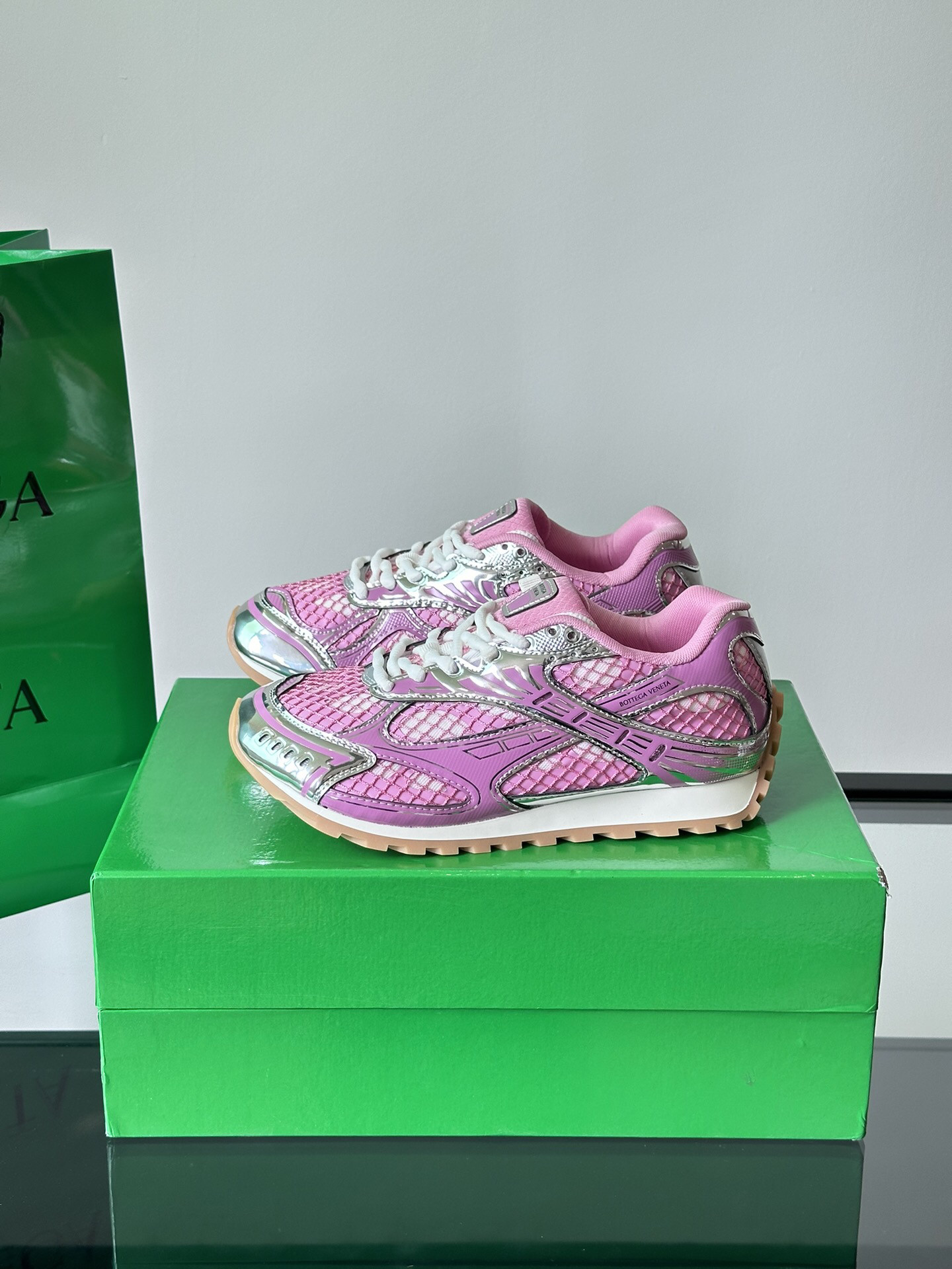b0tte*a Ven*ta orbit sneaker