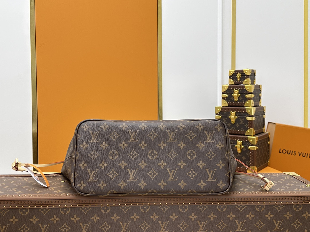 LVT PURSE MM