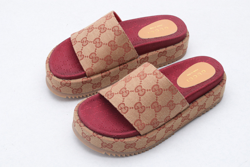 g*u*i sandals