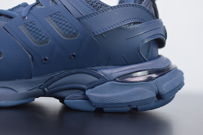 bc track sneaker