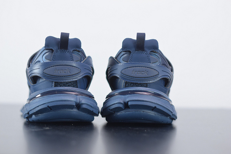 bc track sneaker
