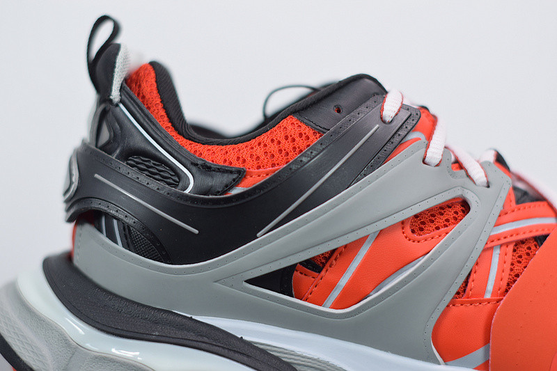 bc track sneaker