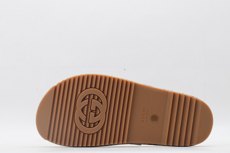 g*u*i sandals
