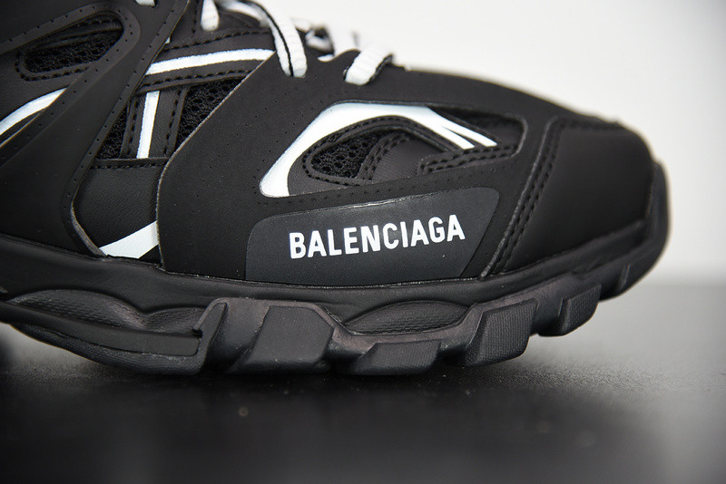 bc track sneaker