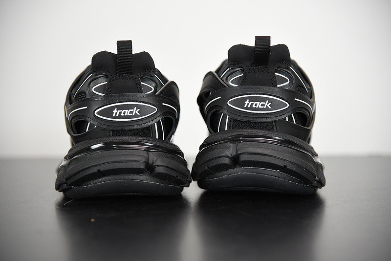 bc track sneaker