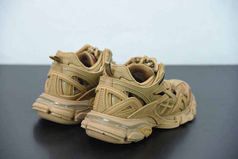 bc track sneaker