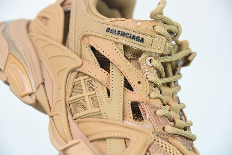 bc track sneaker