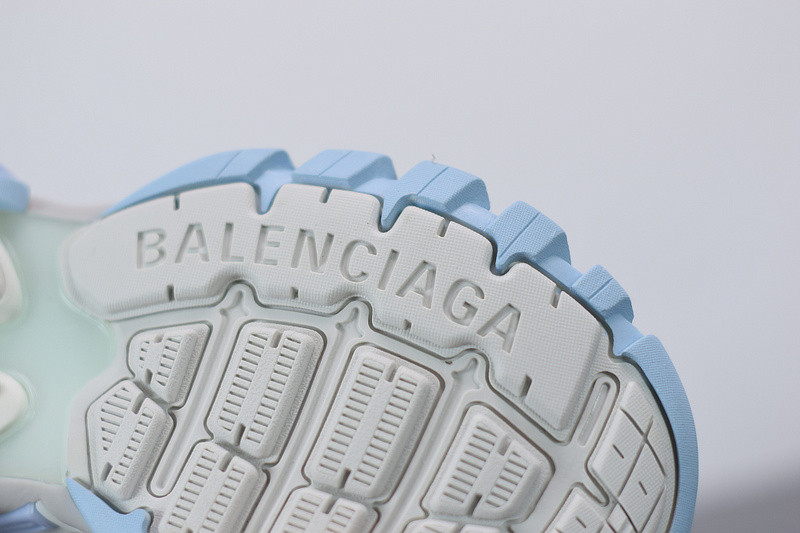 bc track sneaker