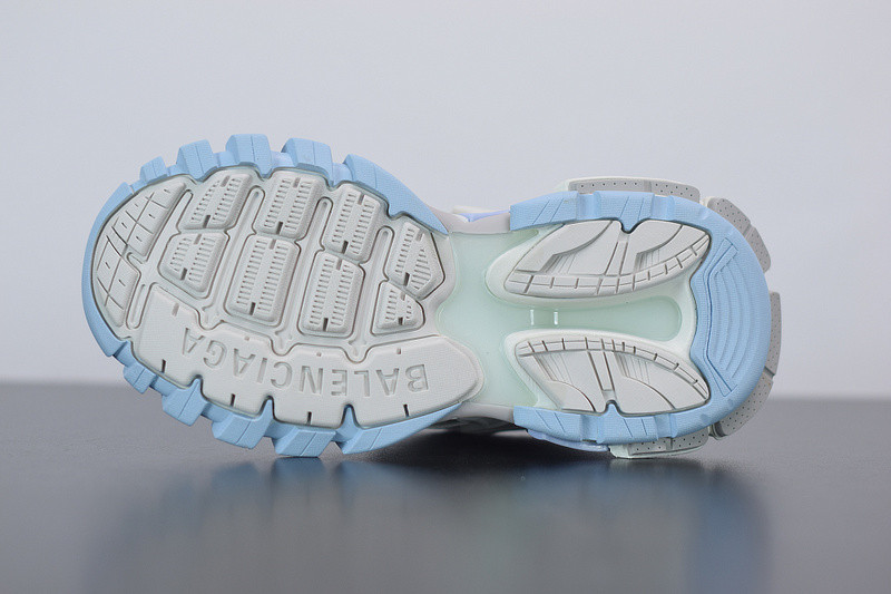bc track sneaker