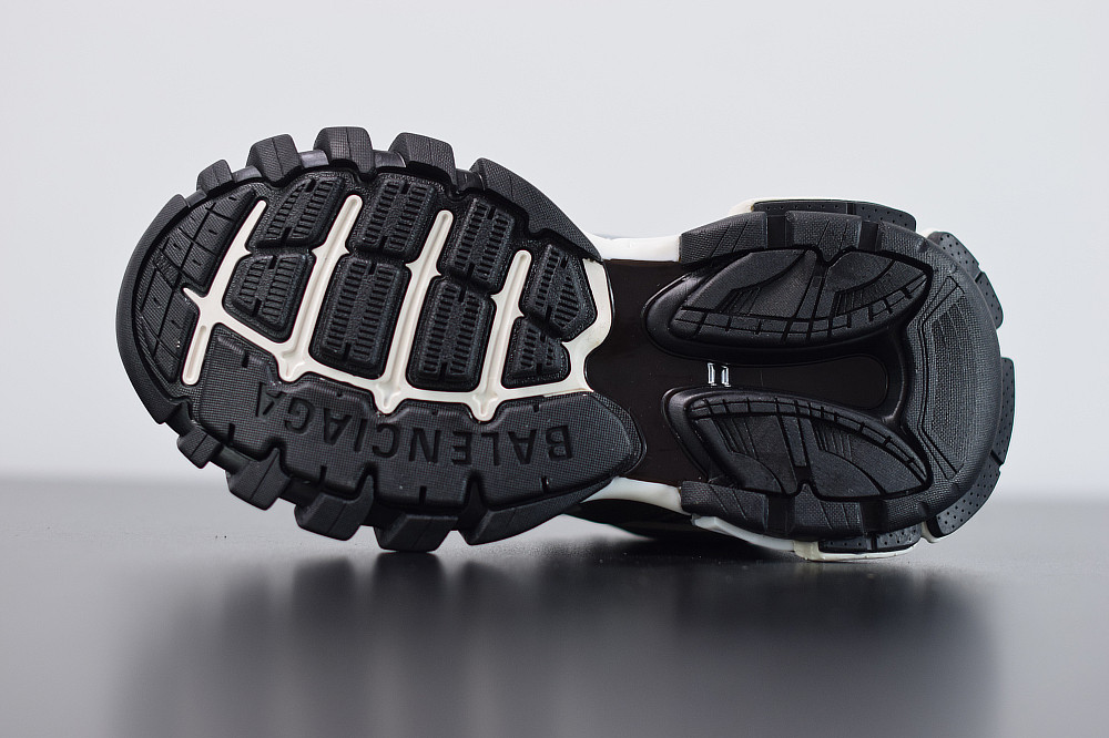 bc track sneaker