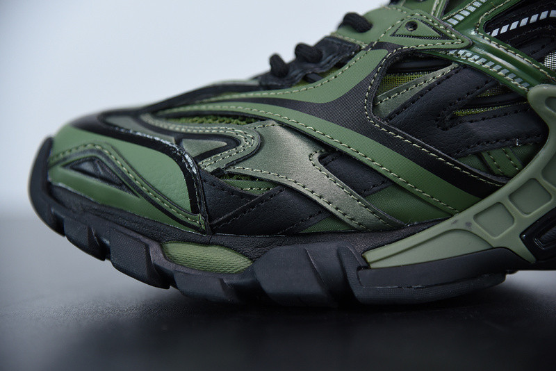 bc track sneaker