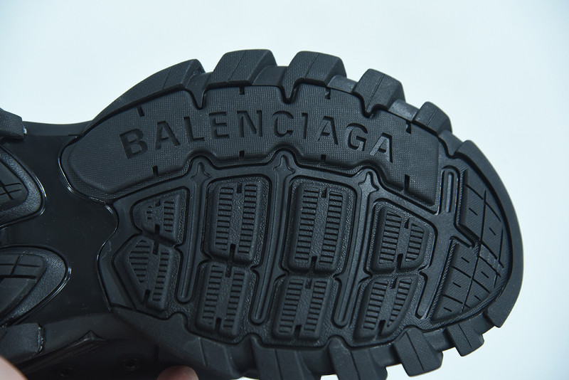 bc track sneaker