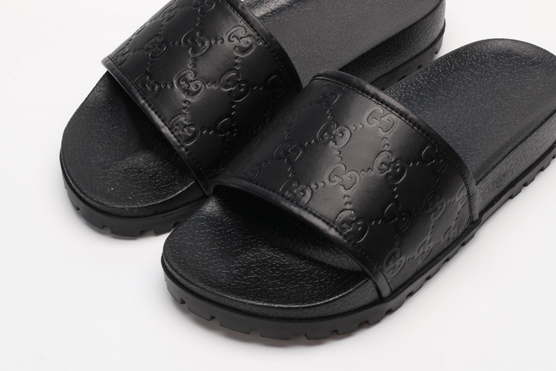 g*u*i sandals