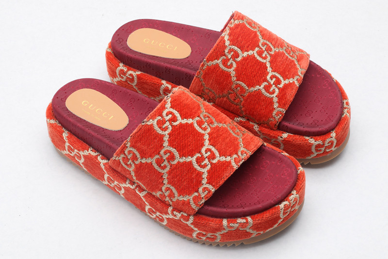 g*u*i sandals