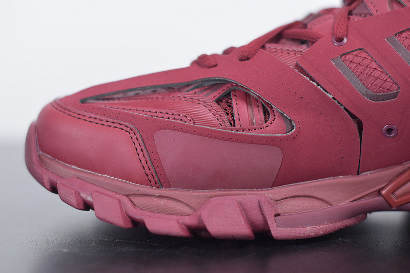 bc track sneaker