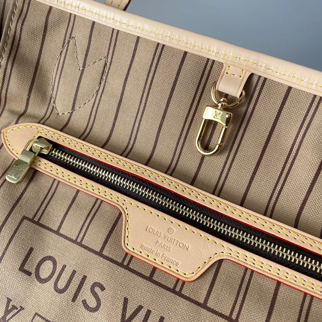 LVT PURSE PM