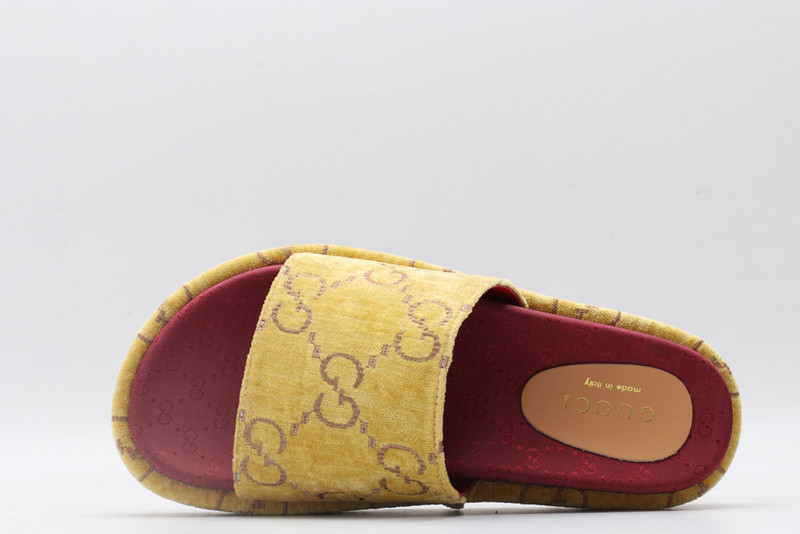 g*u*i sandals
