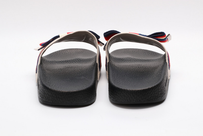 g*u*i sandals