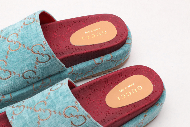 g*u*i sandals