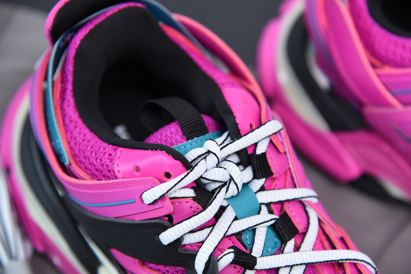 bc track sneaker