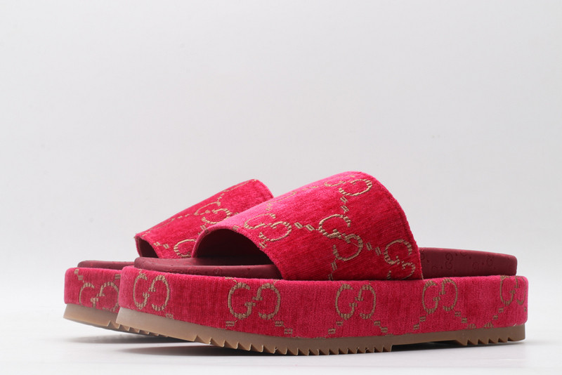 g*u*i sandals