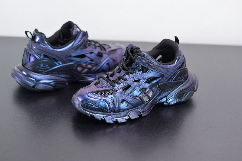 bc track sneaker