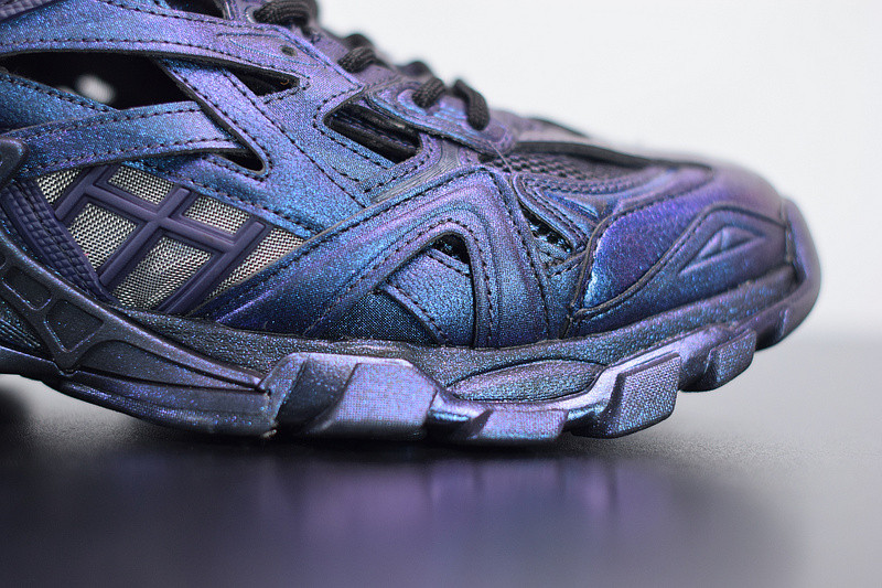 bc track sneaker