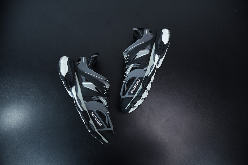 bc track sneaker