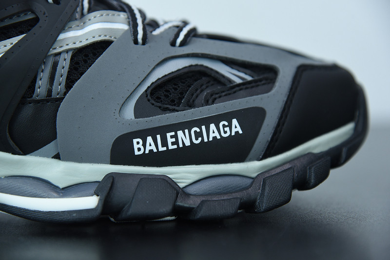 bc track sneaker