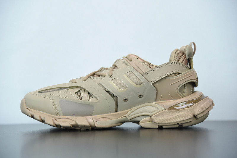 bc track sneaker