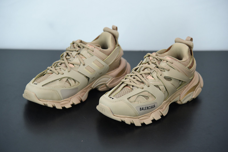 bc track sneaker