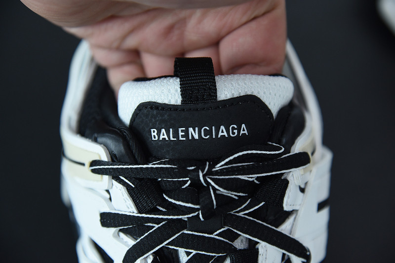 bc track sneaker