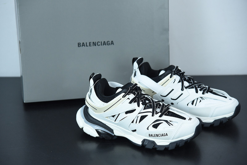 bc track sneaker