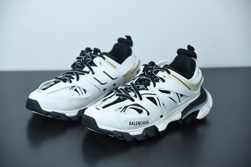 bc track sneaker
