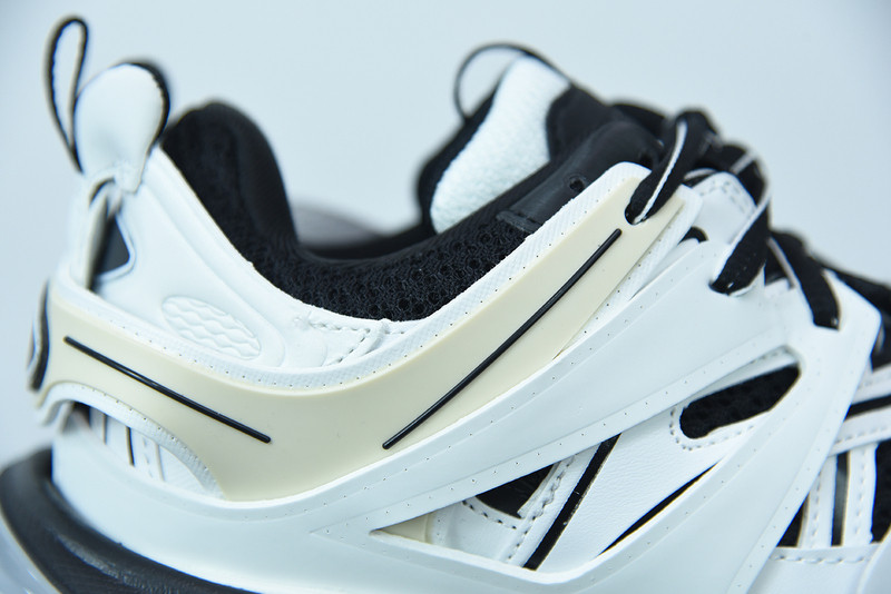 bc track sneaker