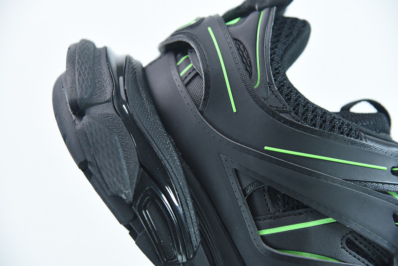 bc track sneaker