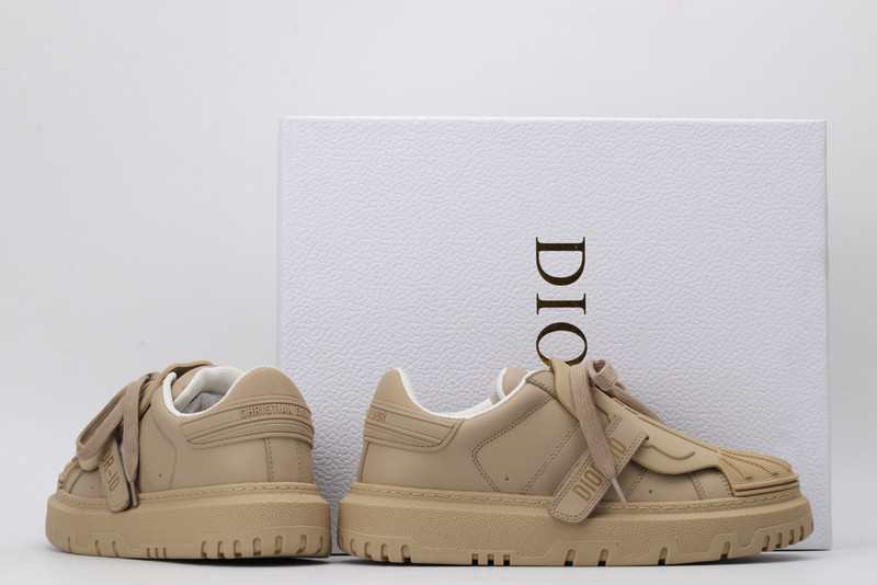 dio* sneaker