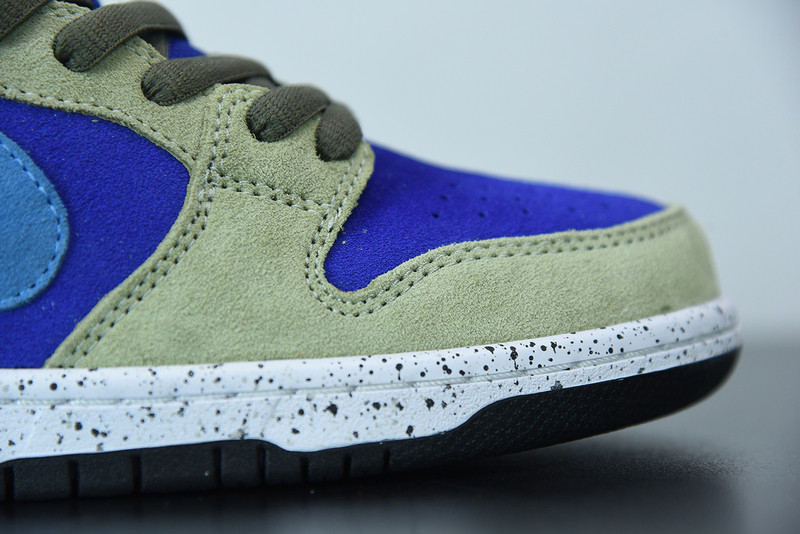 nike sb dunk low “celadon” bq6817-301