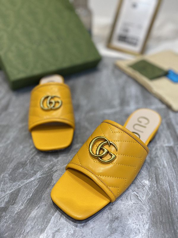 g*u*i sandals