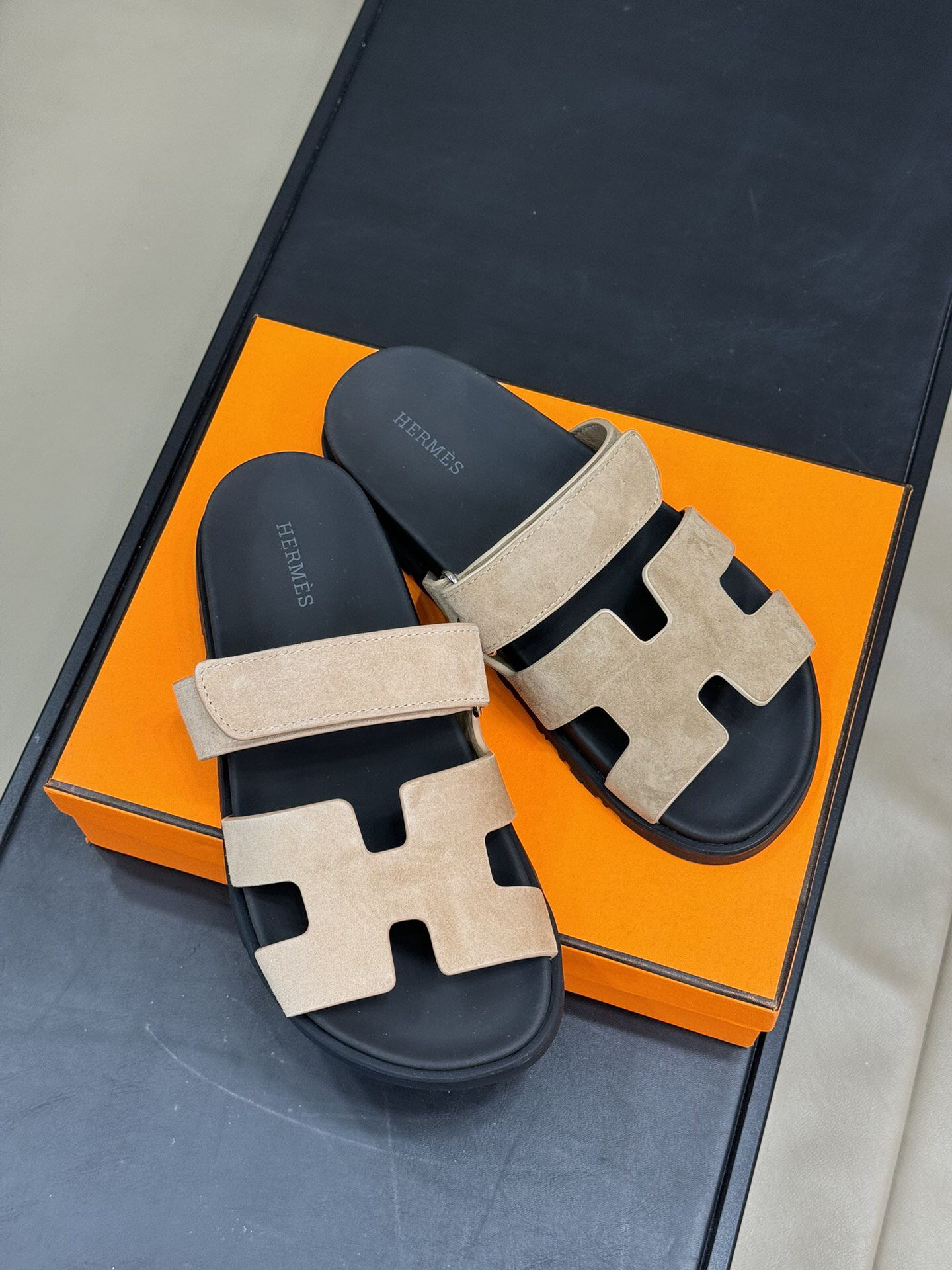 H**mes slide