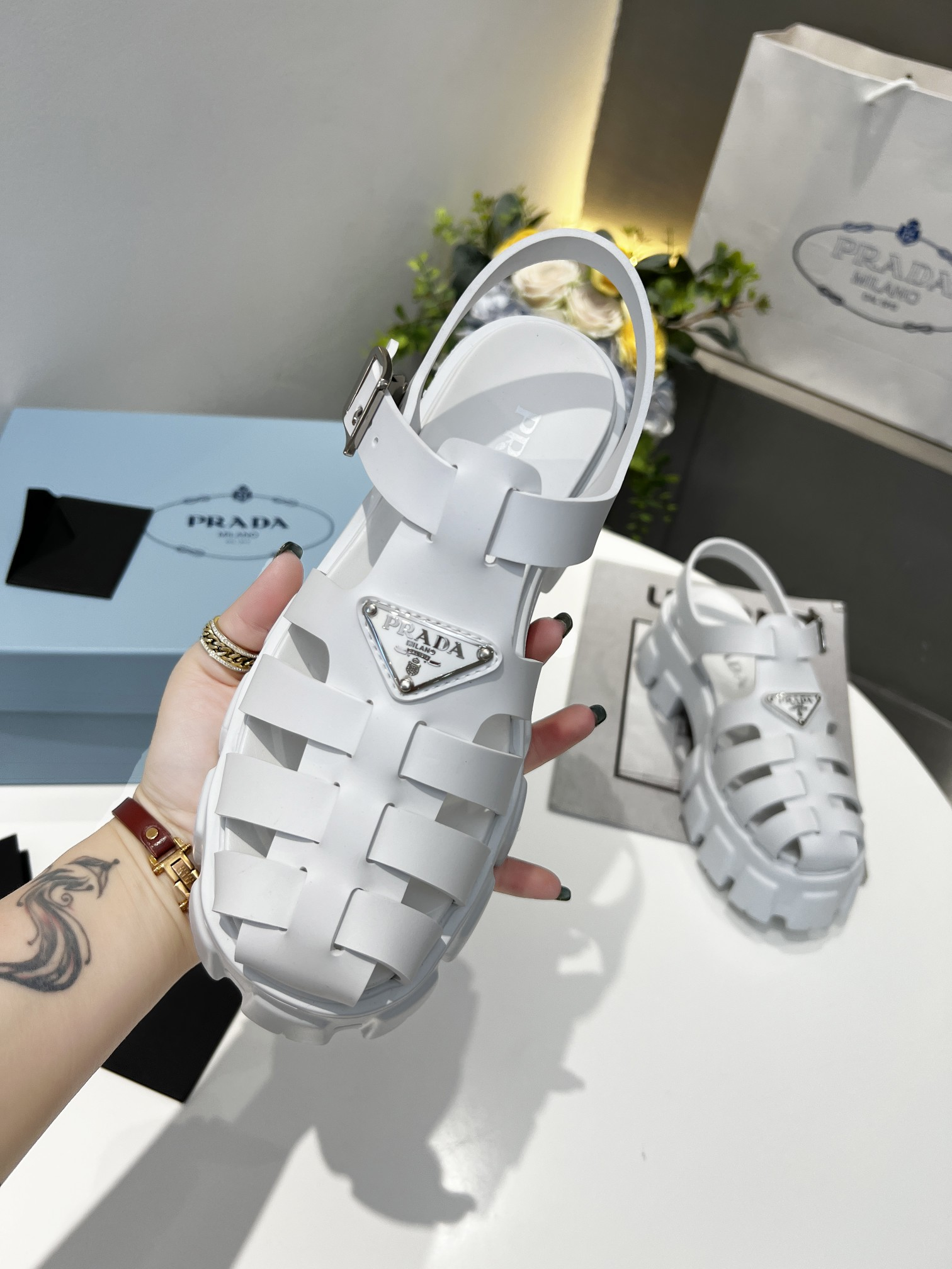 Pra*a sandals
