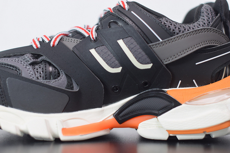 bc track sneaker