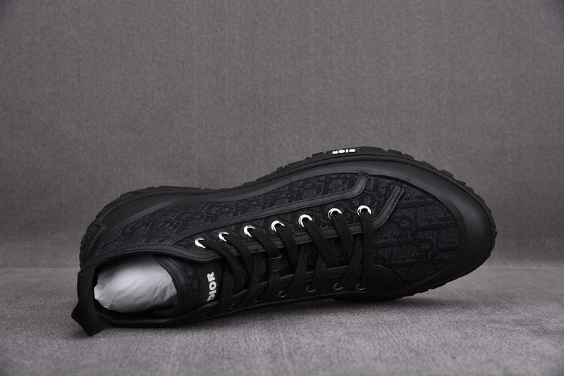 dio* sneaker